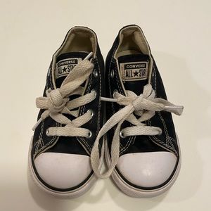 Toddler size 9 converse